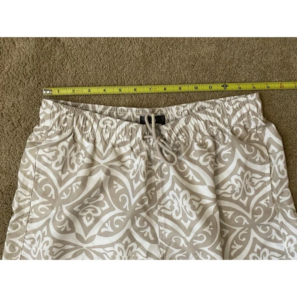 H&M Beige and White Geometric Print Coastal Style Swim Shorts Men’s Size M